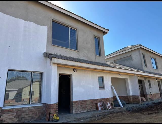 3 BEDROOM SECTIONAL TITLE FOR SALE IN WATERVAL EAST